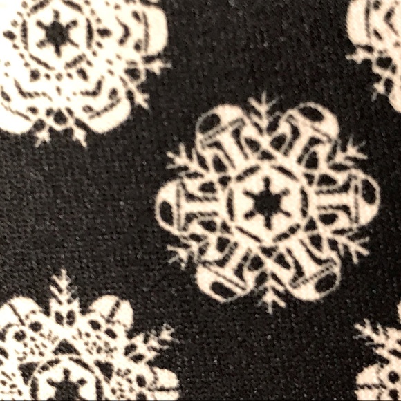 Star Wars snowflake tie. - Picture 4 of 5
